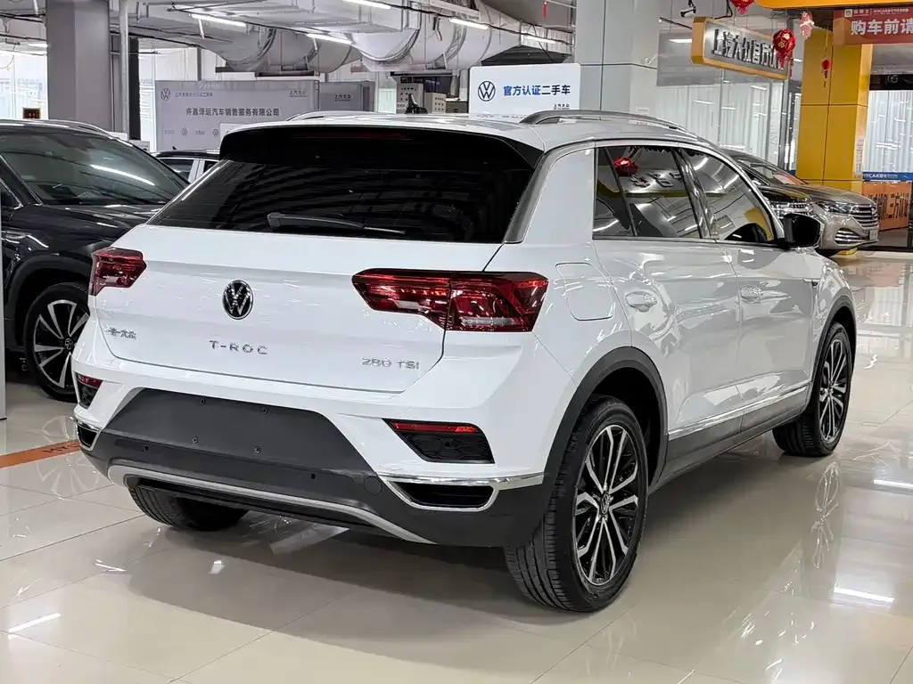 Volkswagen T-Roc — фото 6