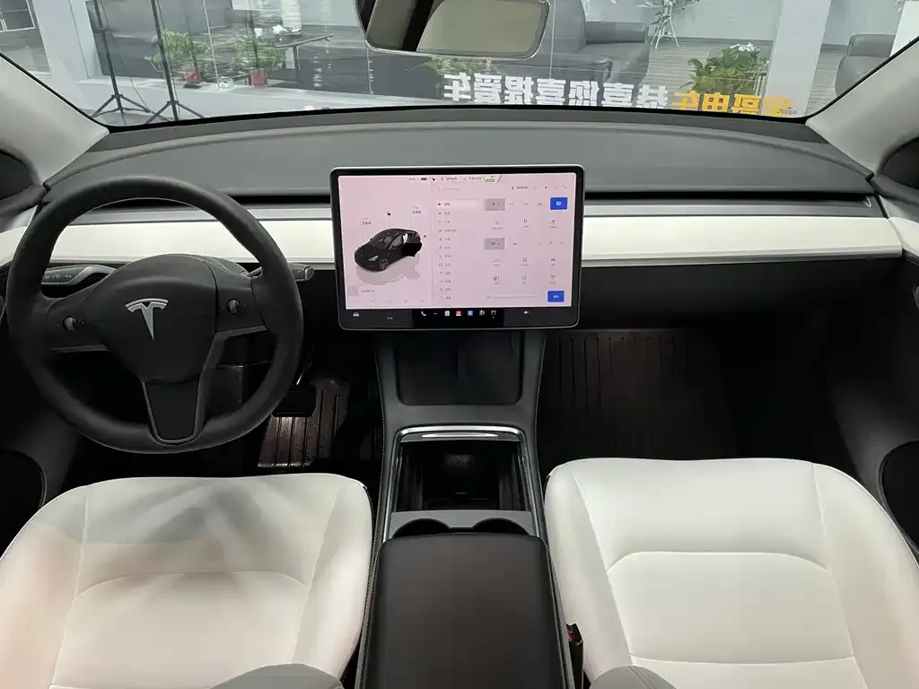 Tesla Model Y — фото 6