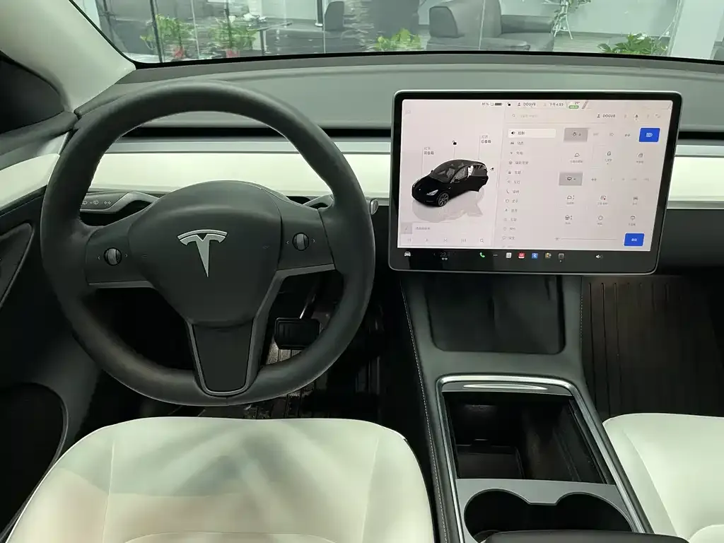Tesla Model Y — фото 2