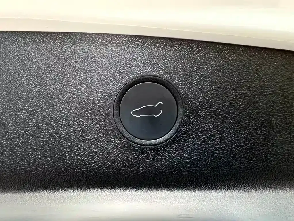Tesla Model 3 — фото 5
