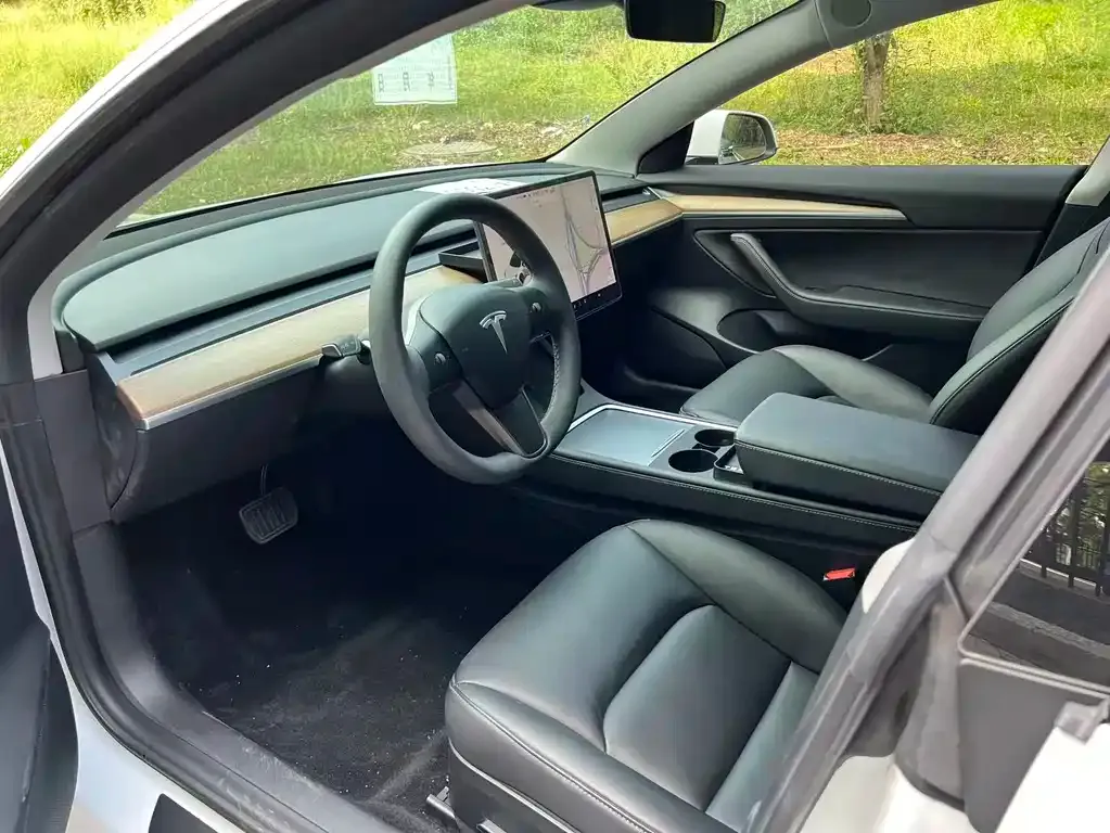 Tesla Model 3 — фото 3
