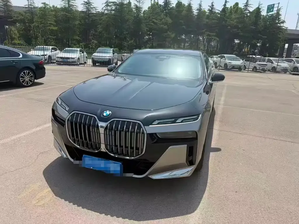 BMW 7 Series — фото 1