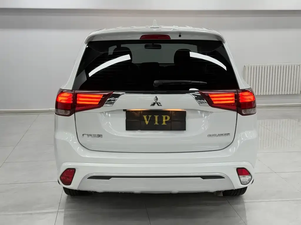Mitsubishi Outlander — фото 2