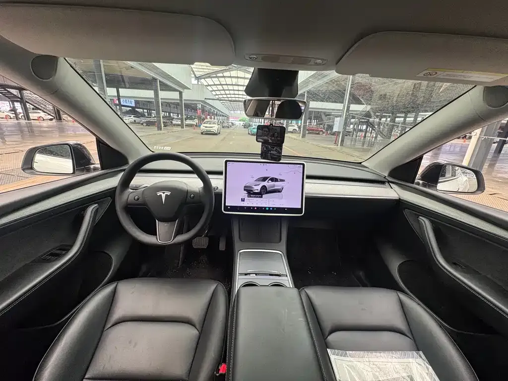 Tesla Model Y — фото 7