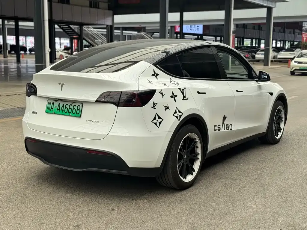 Tesla Model Y — фото 5