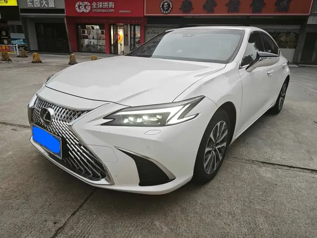 Lexus ES — фото 1