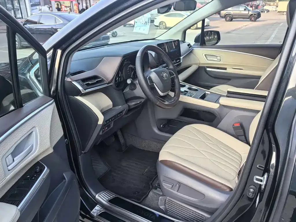 Toyota Granvia 2024 из CN, фото 4