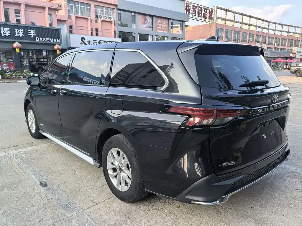 Toyota Granvia 2024 из CN, фото 9