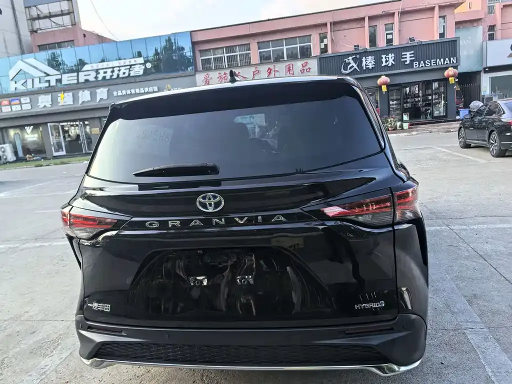 Toyota Granvia 2024 из CN, фото 8
