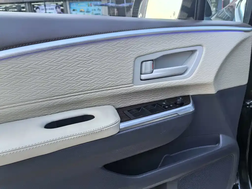 Toyota Granvia 2024 из CN, фото 3