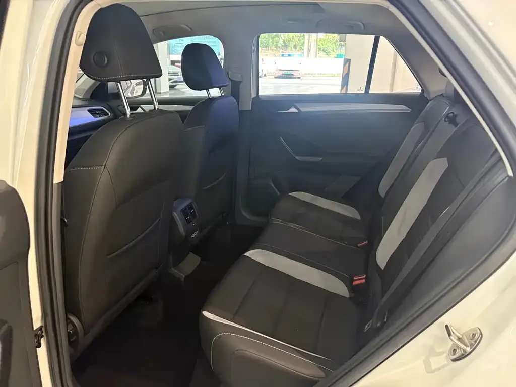 Volkswagen T-Roc 2023 из CN, фото 2