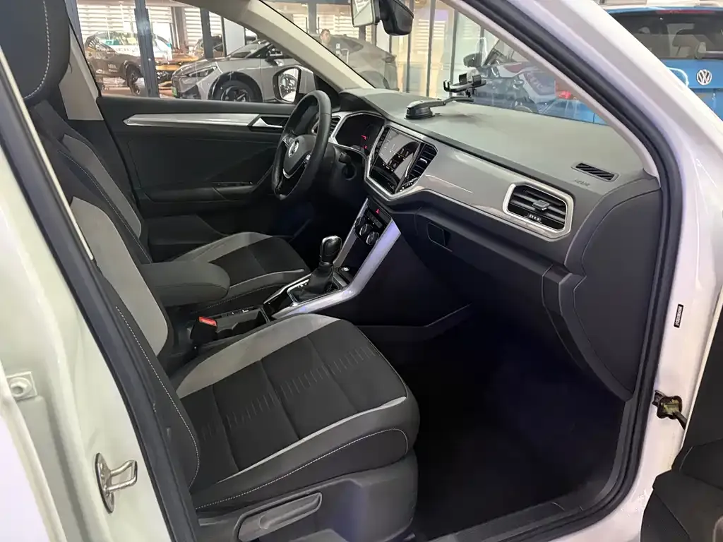 Volkswagen T-Roc 2023 из CN, фото 6