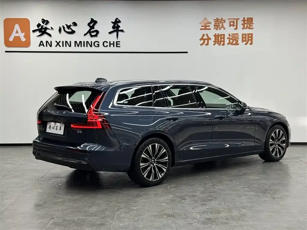 Volvo V60 2024 из CN, фото 4
