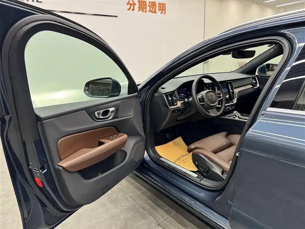 Volvo V60 2024 из CN, фото 9