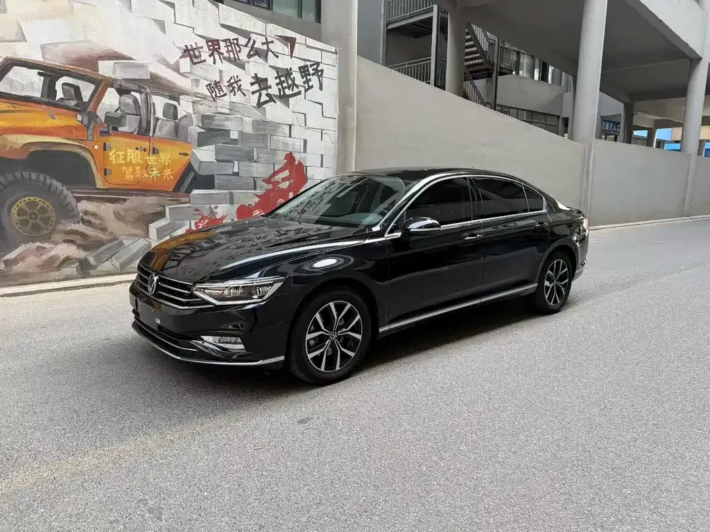 Volkswagen Magotan 330TSI DSG 30 Anniversary 1
