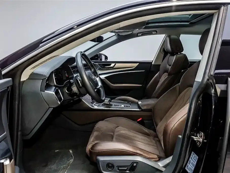 Audi A7L — фото 10