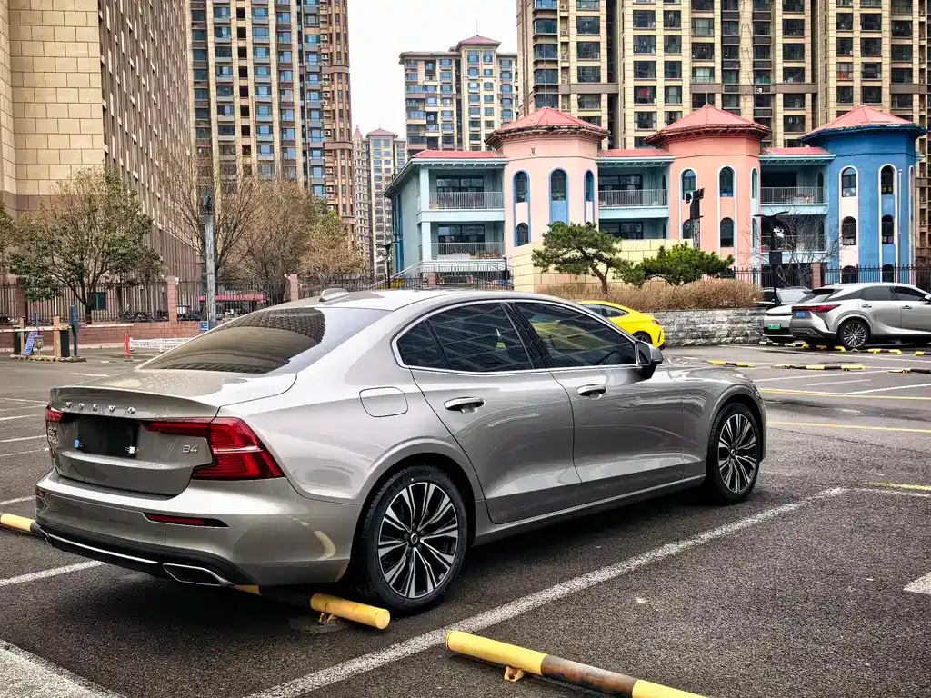 Volvo S60 — фото 10