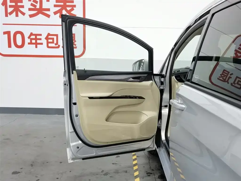 Buick GL8 Hybrid 2025 из CN, фото 4