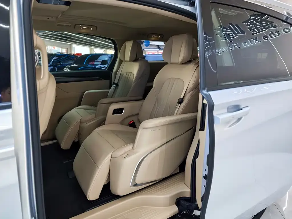 Buick GL8 Hybrid — фото 2