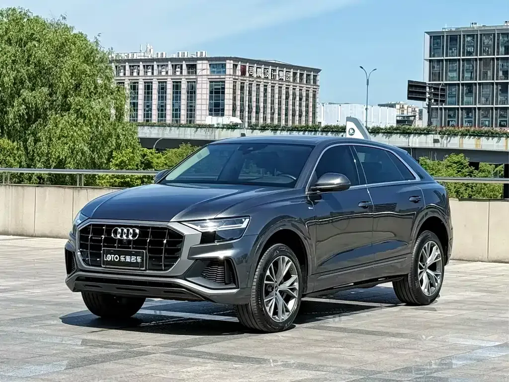 Audi Q8 — фото 1
