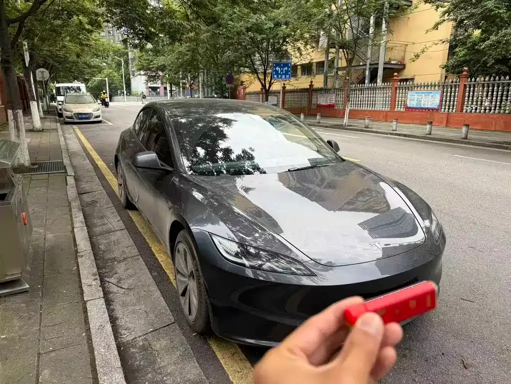 Tesla Model 3 — фото 10