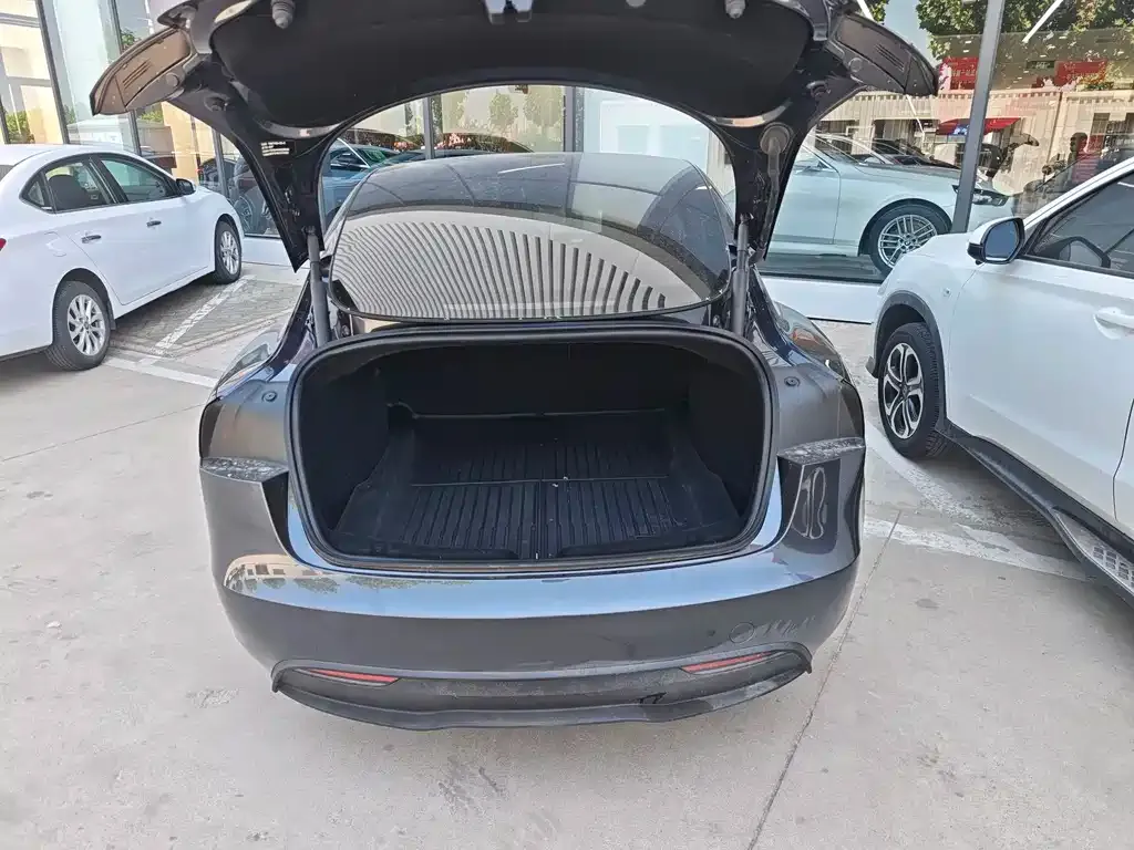 Tesla Model 3 — фото 9