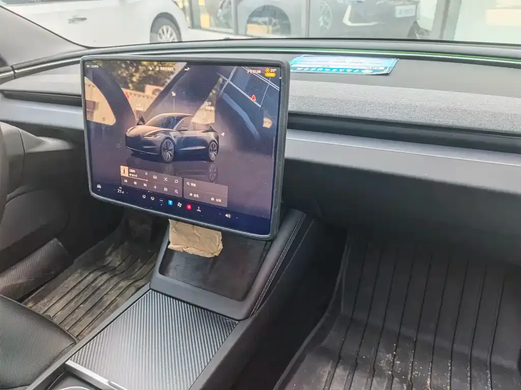 Tesla Model 3 — фото 4