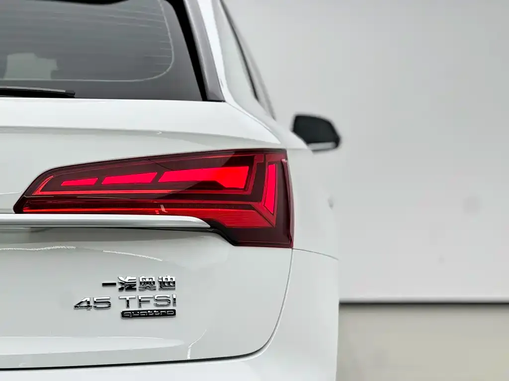 Audi Q5L — фото 3