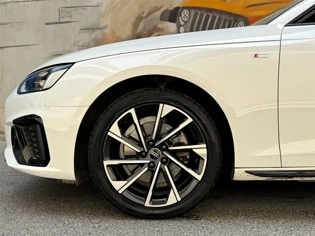 Audi A4L 2023 из CN, фото 3