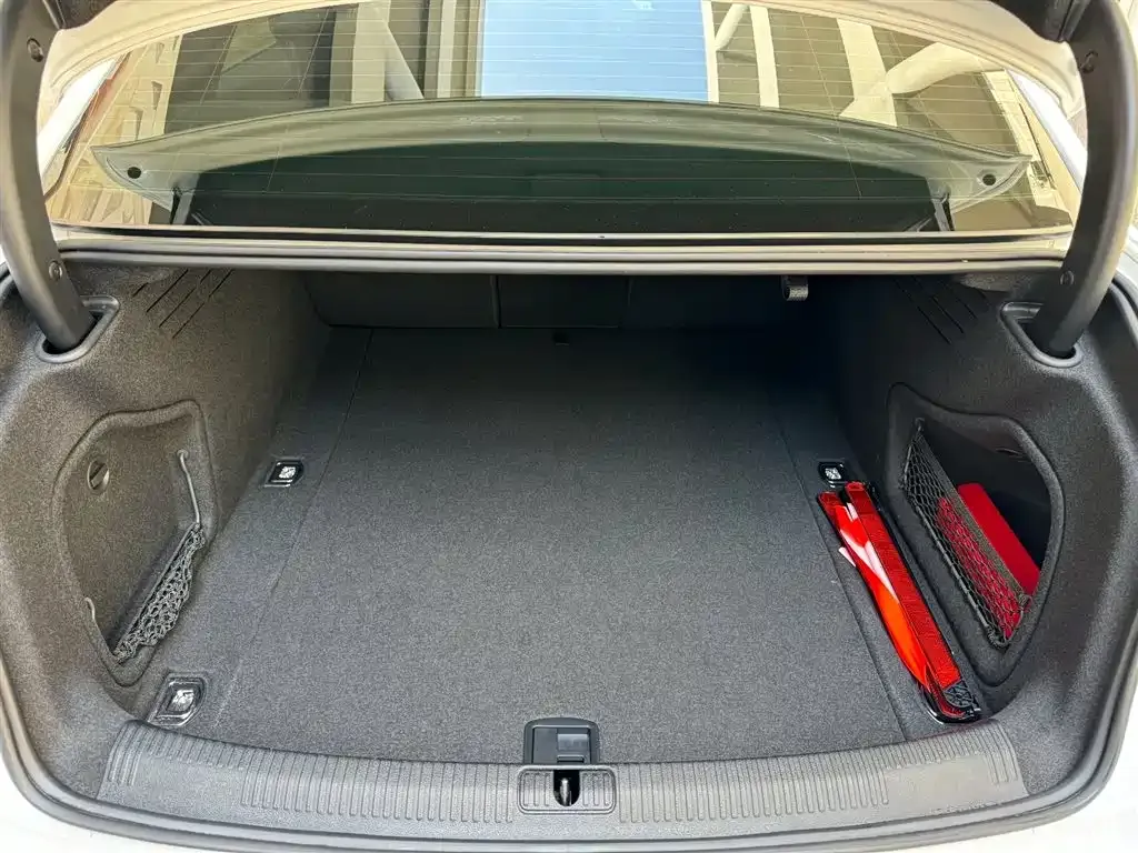 Audi A4L 2023 из CN, фото 9