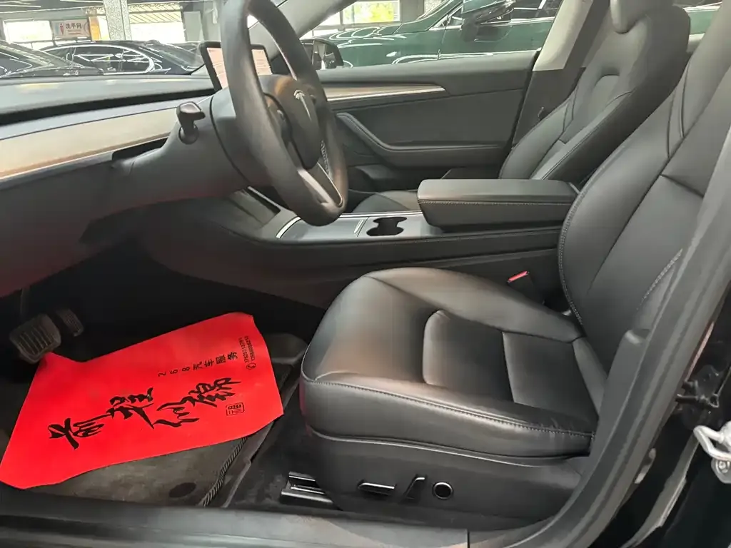Tesla Model 3 — фото 10