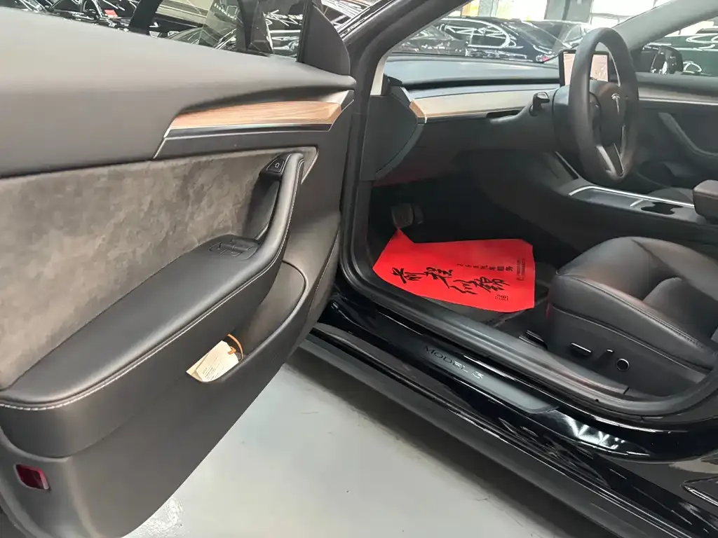Tesla Model 3 — фото 5