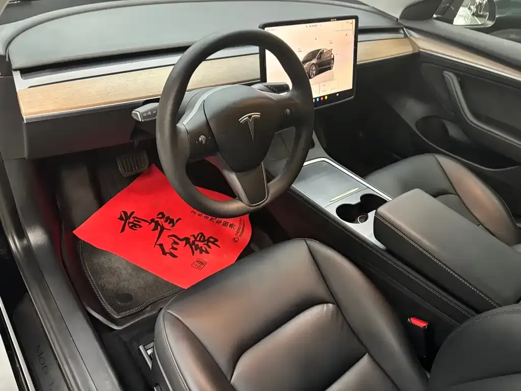 Tesla Model 3 — фото 8