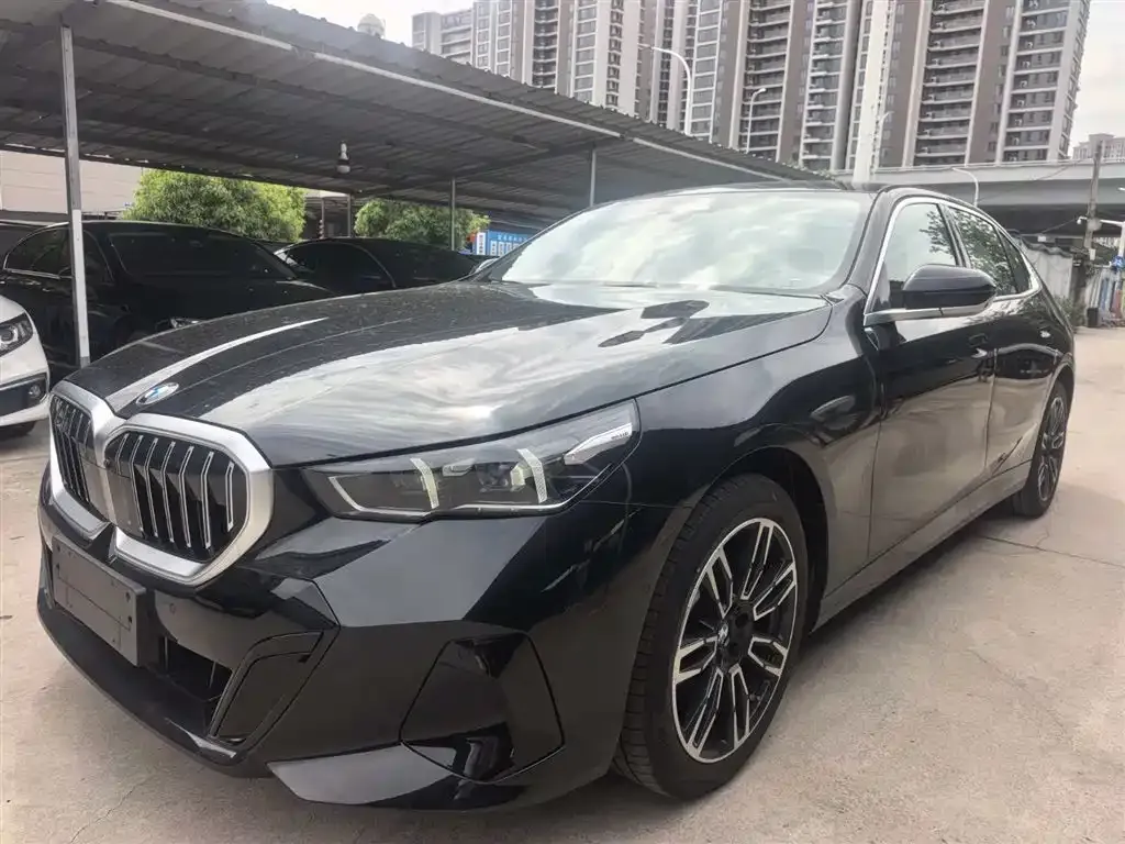 BMW 5 Series — фото 1