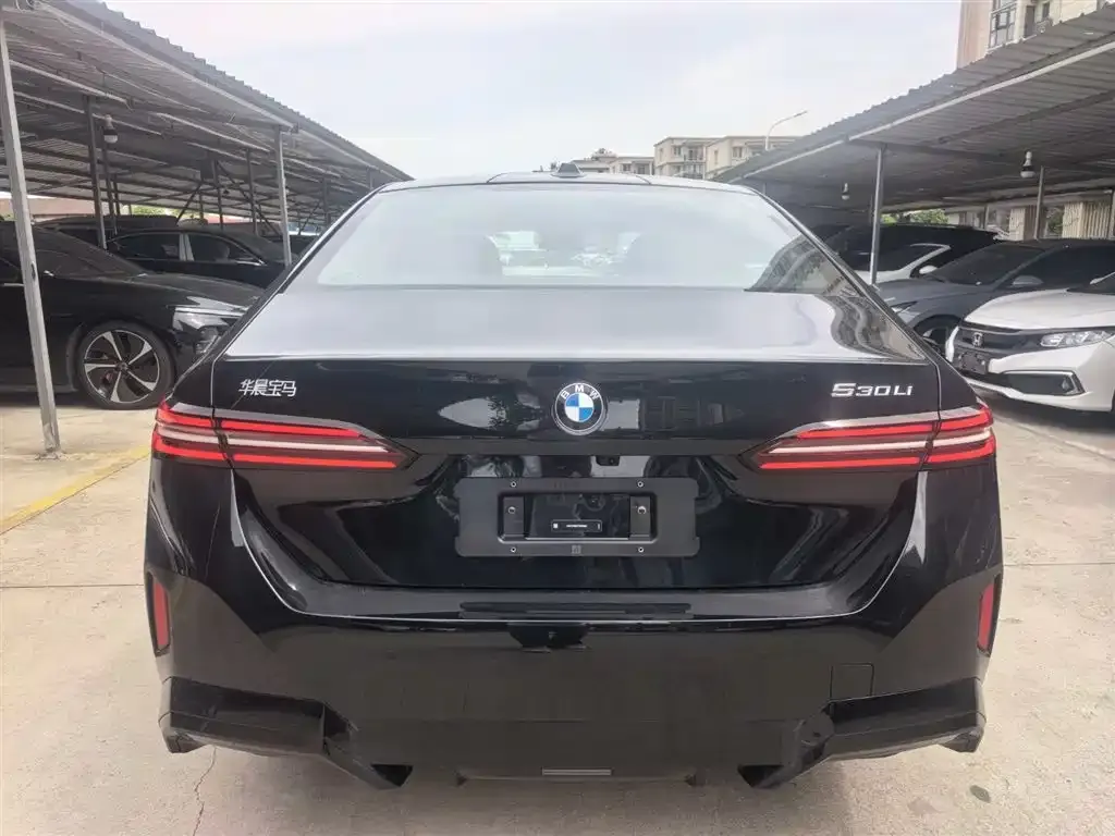BMW 5 Series — фото 10