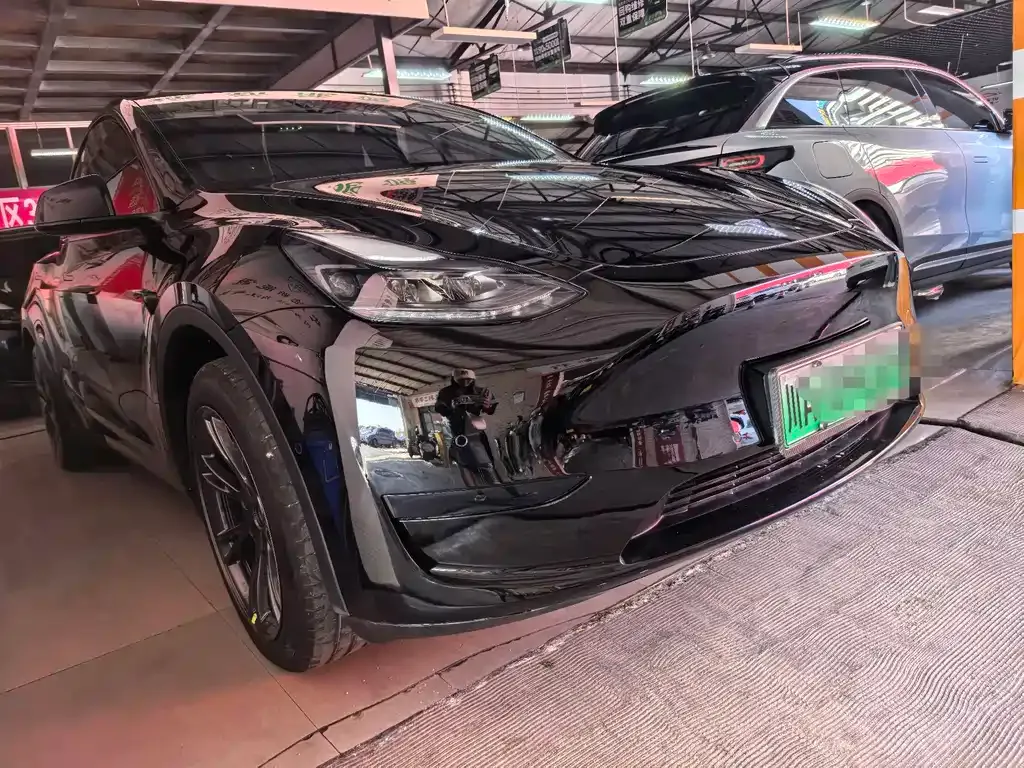 Tesla Model Y — фото 10