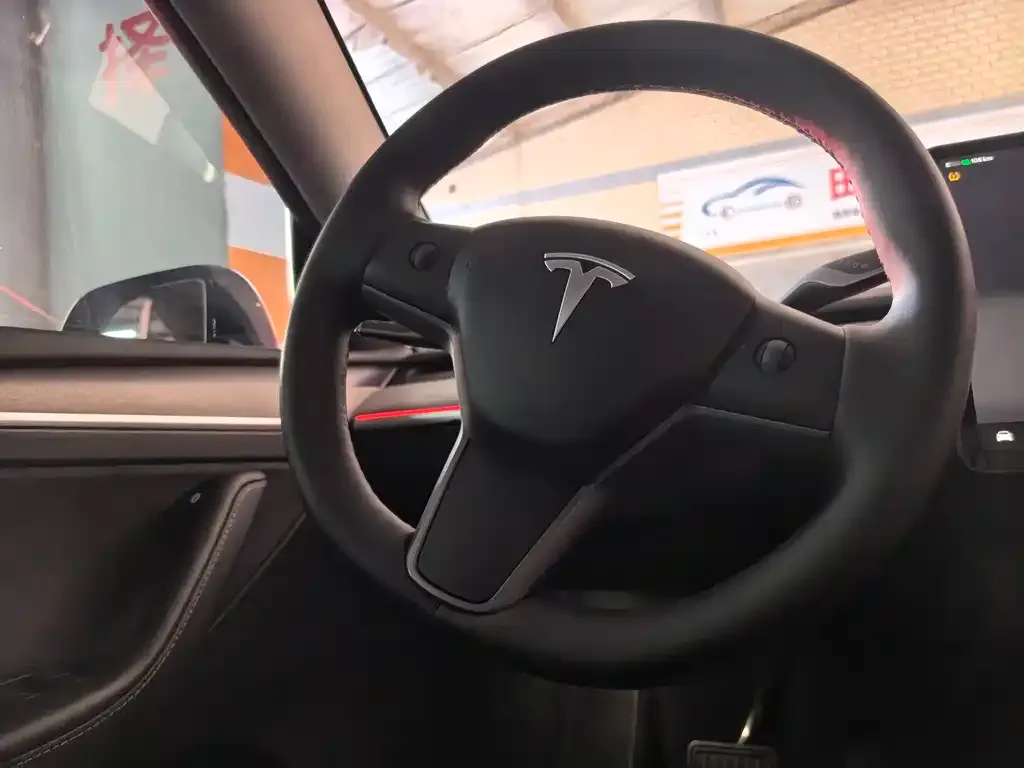 Tesla Model Y — фото 4