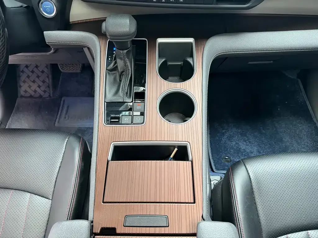 Toyota Sienna 2024 из CN, фото 7