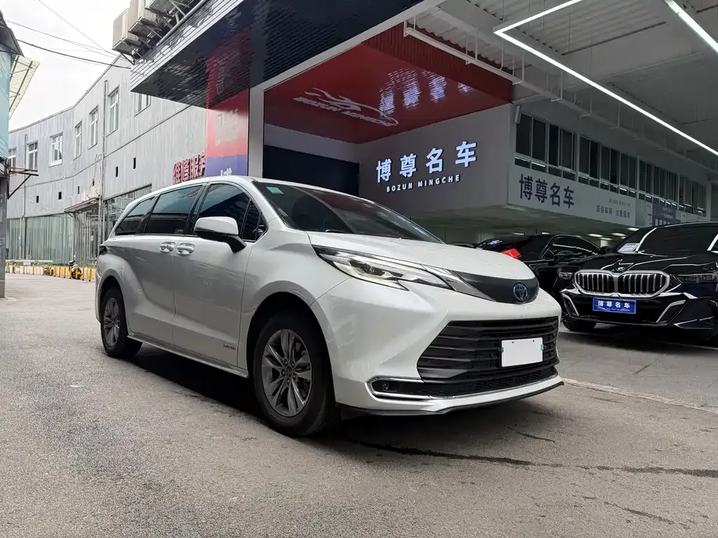 Toyota Sienna 2024 из CN, фото 8