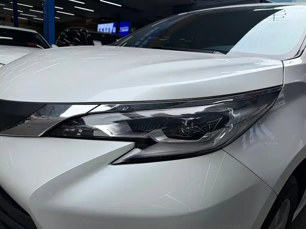 Toyota Sienna 2024 из CN, фото 2