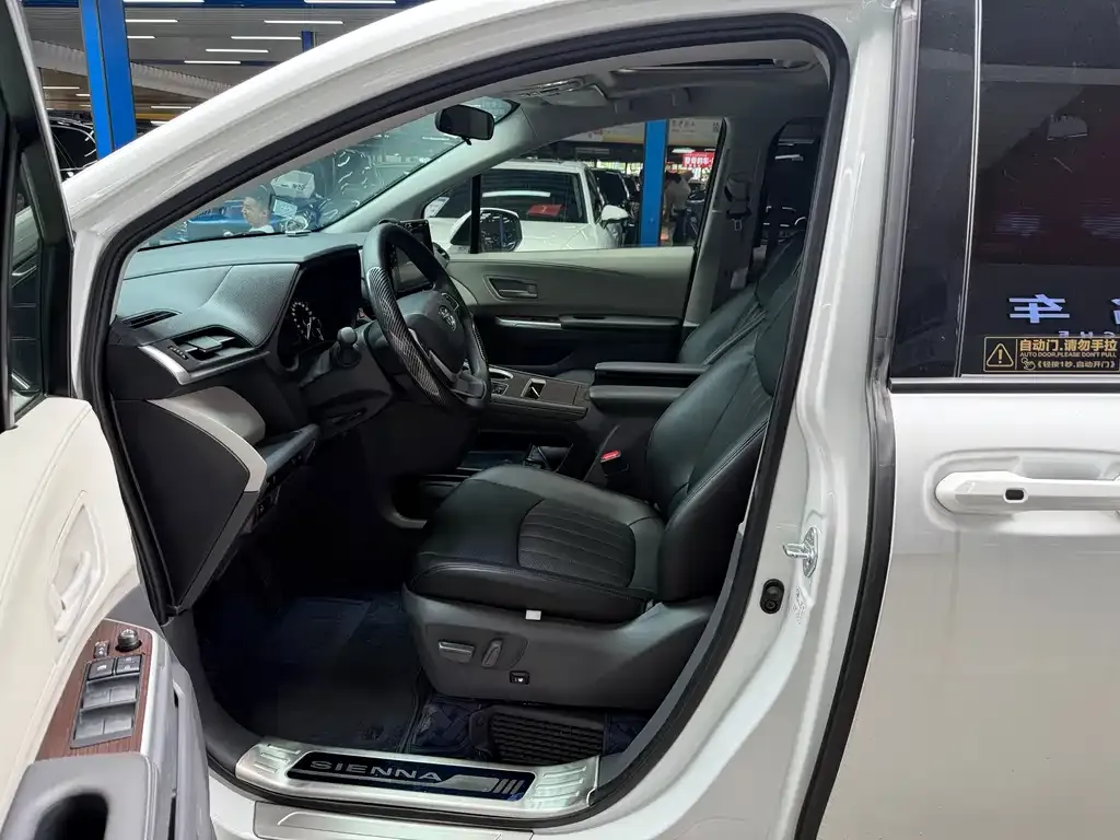 Toyota Sienna 2024 из CN, фото 4