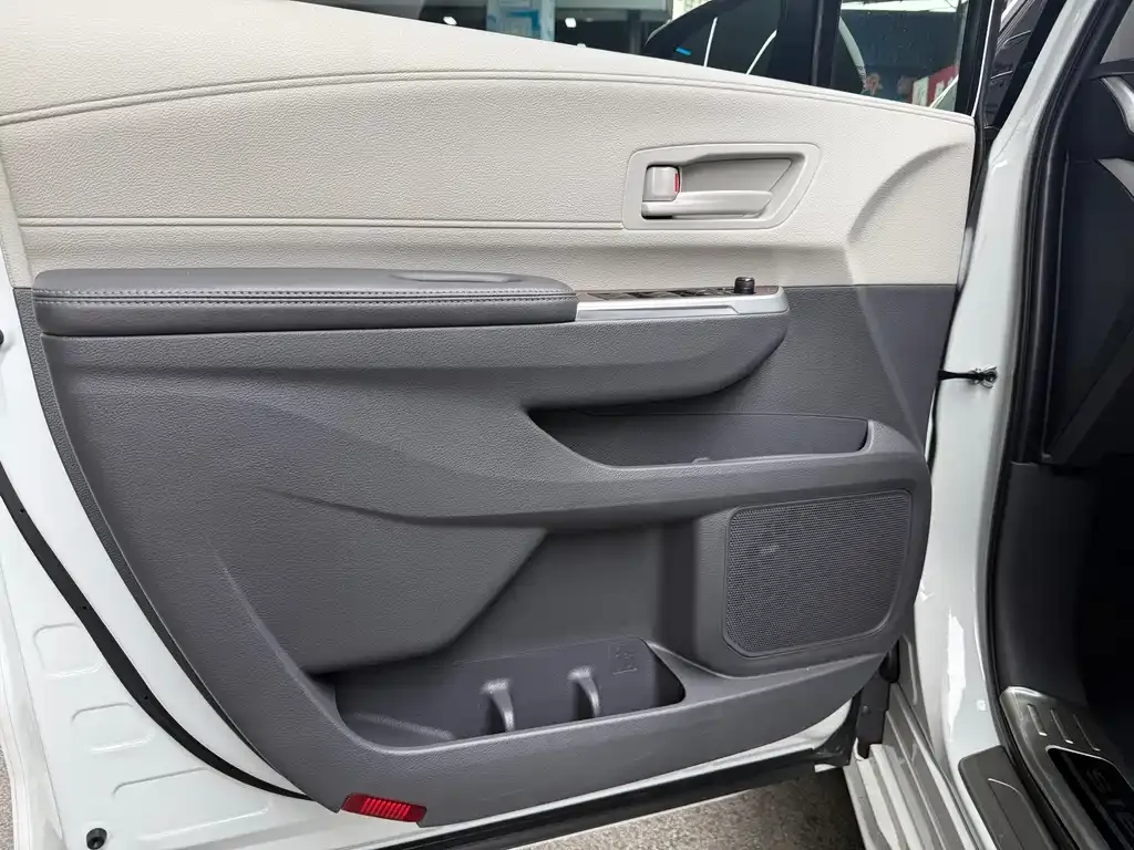Toyota Sienna 2024 из CN, фото 5