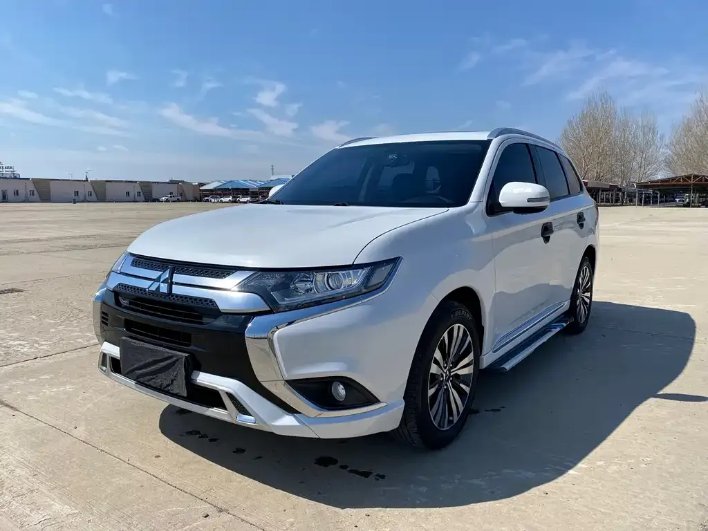 Mitsubishi Outlander 2022 из CN, фото 1