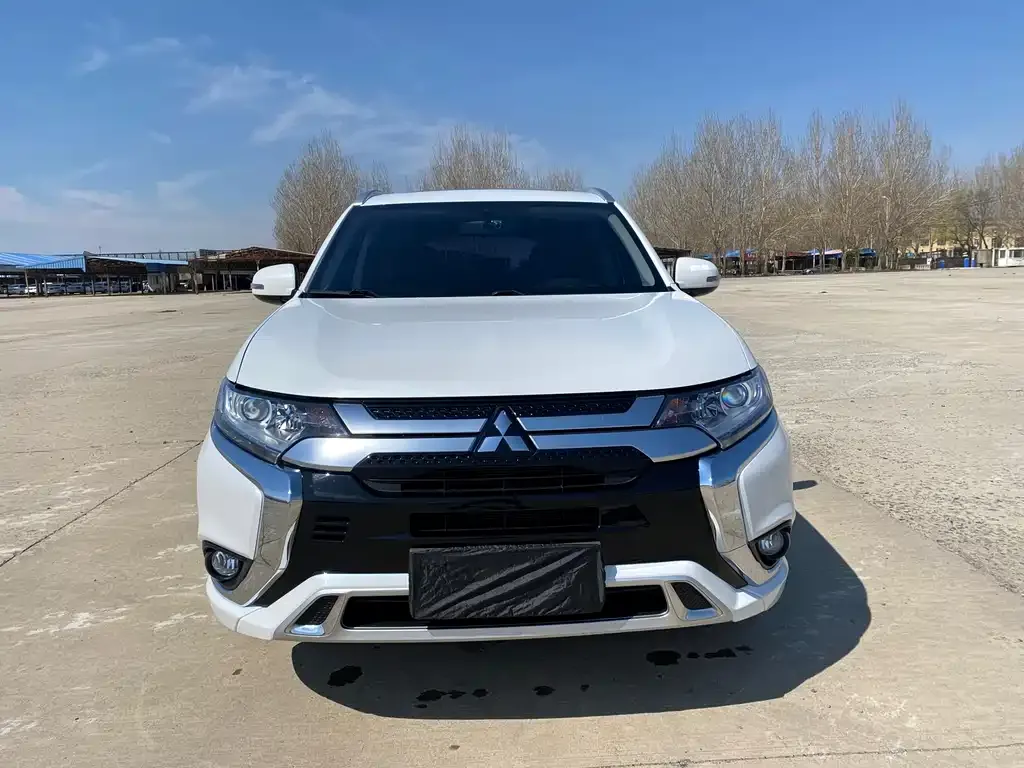 Mitsubishi Outlander 2022 из CN, фото 8