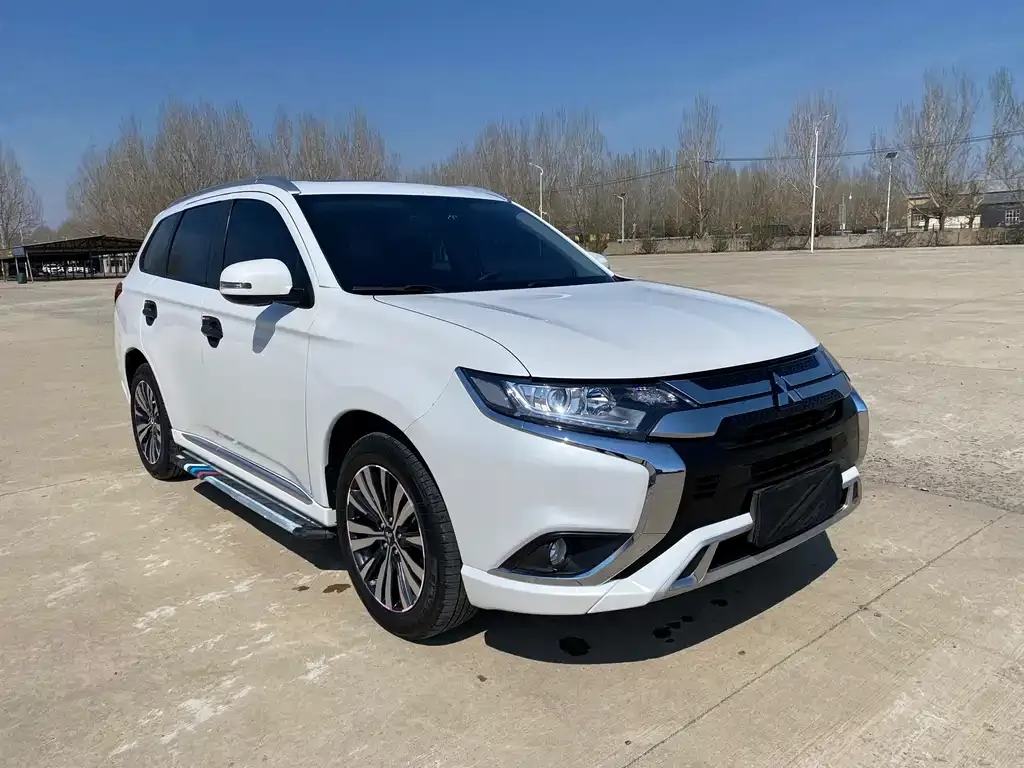 Mitsubishi Outlander 2022 из CN, фото 10