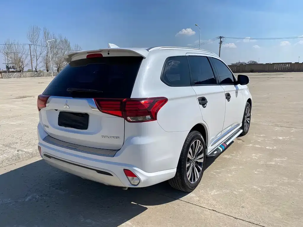 Mitsubishi Outlander 2022 из CN, фото 9