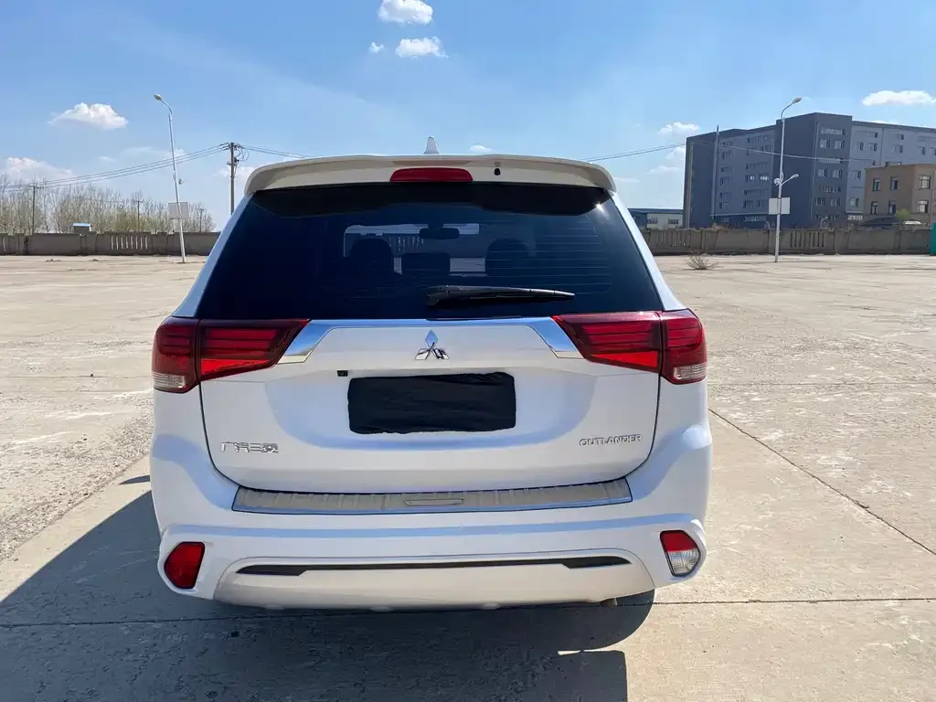 Mitsubishi Outlander 2022 из CN, фото 3