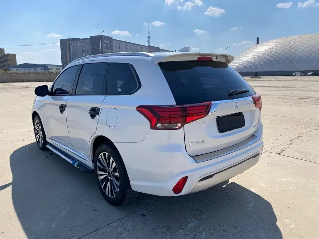 Mitsubishi Outlander 2022 из CN, фото 5