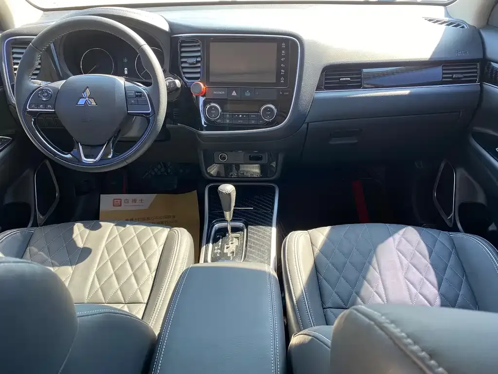 Mitsubishi Outlander 2022 из CN, фото 4