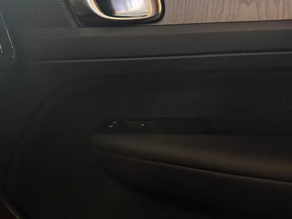 Volvo XC40 2023 из CN, фото 2